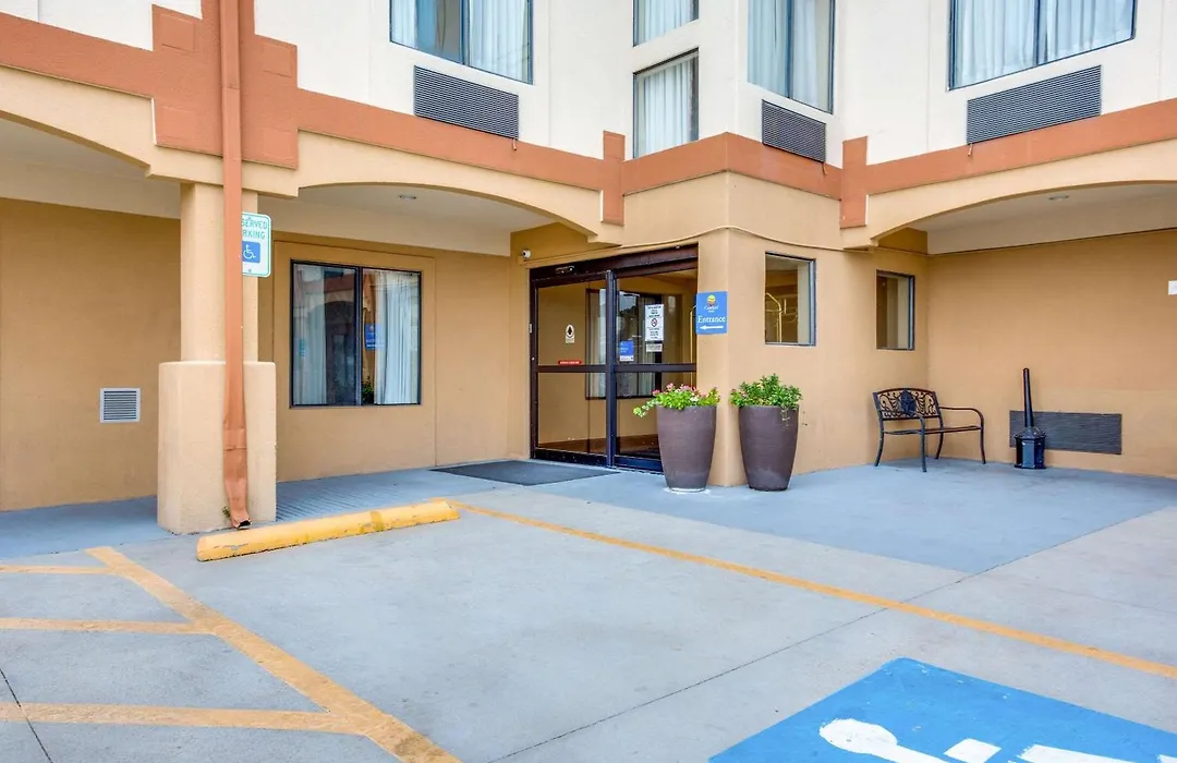 Comfort Inn & Suites Love Field-Dallas Market Center-1