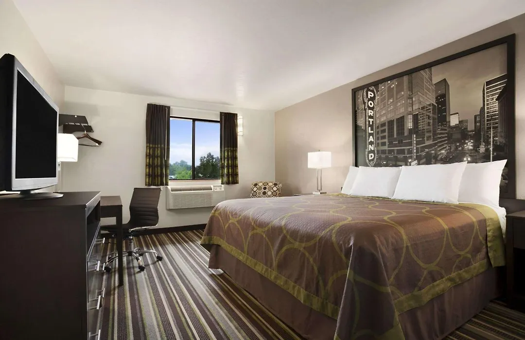 Super 8 By Wyndham Portland Airport-1