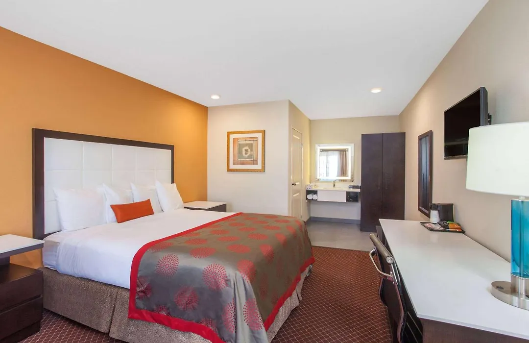 Ramada By Wyndham Culver City-1