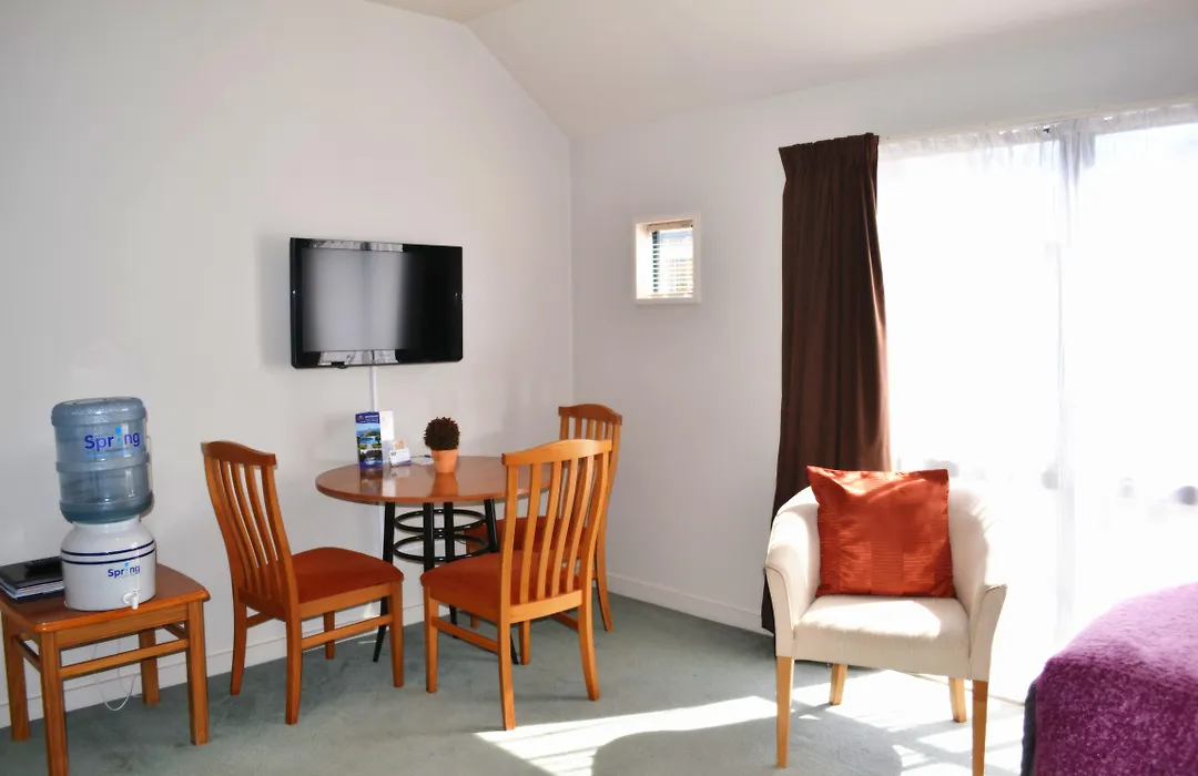 Bush Inn Court Motel-1