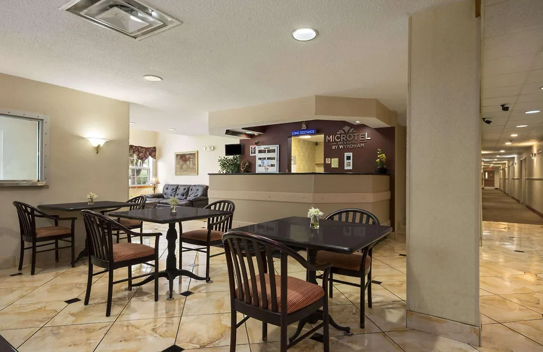 Microtel Inn By Wyndham Charlotte Airport-1