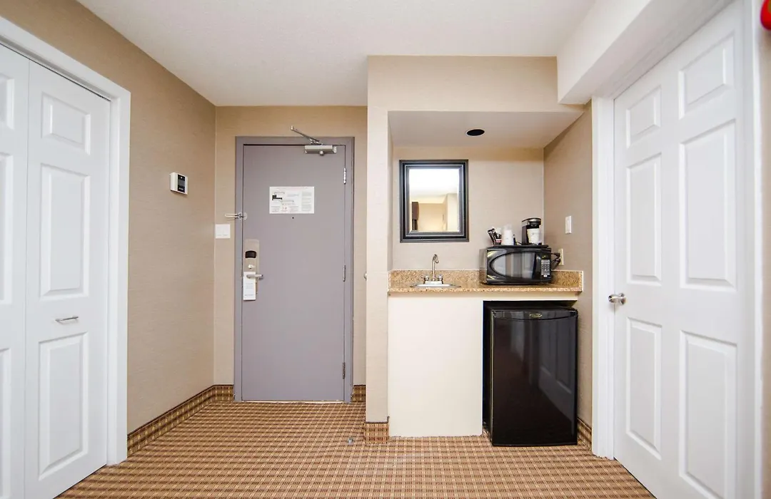 Best Western Plus Ottawa Kanata Hotel And Conference Centre-1