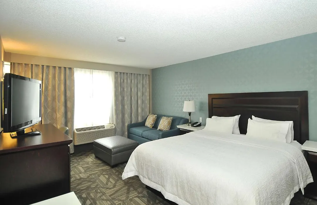 Hampton Inn & Suites By Hilton Calgary-Airport-1