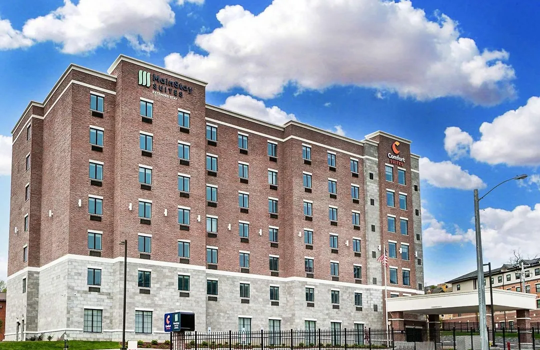 Comfort Suites Cincinnati University - Downtown-1