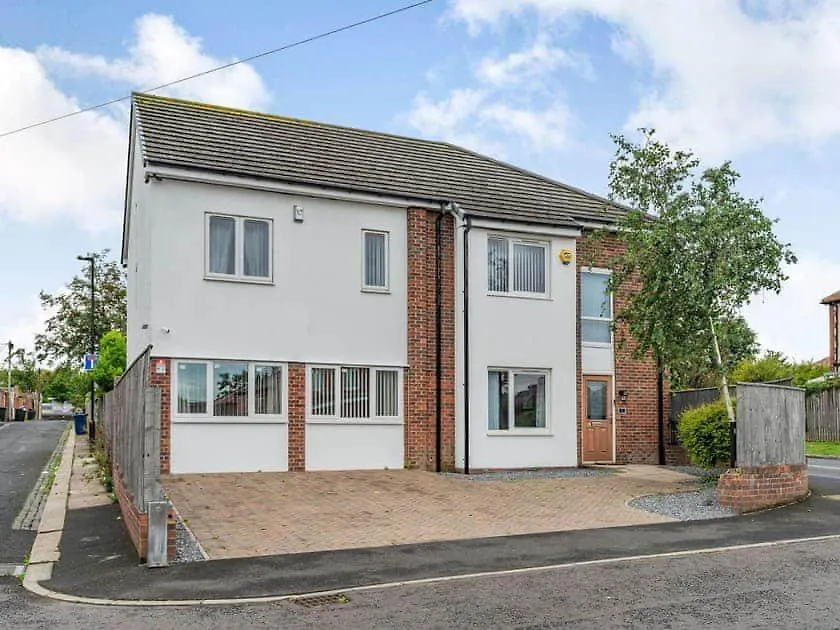 Numero Uno Detached Aparthouse 7 Bedroom Hot Tub Wifi Parking Contractors And Group Friendly-1