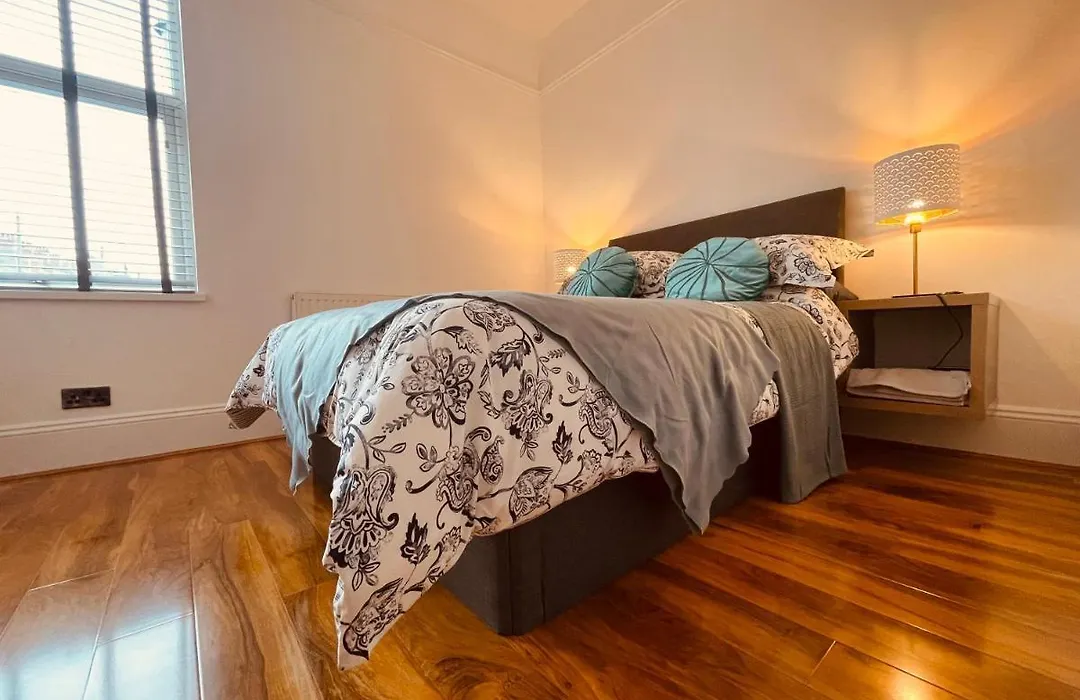 Modern Luxury 3 Bed House-1