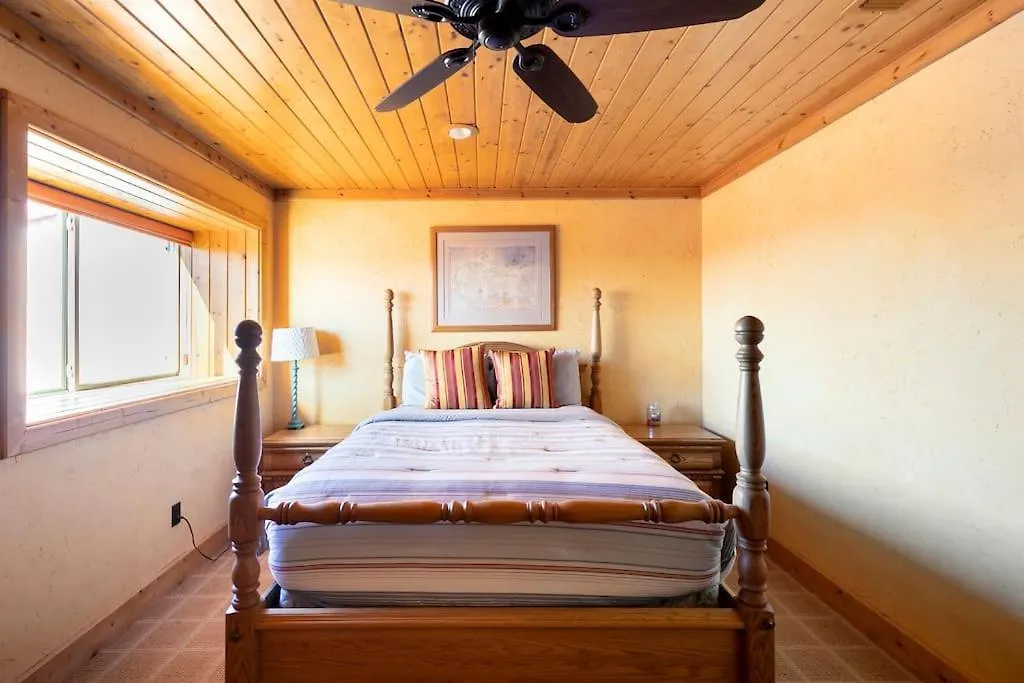 Texas Ranch House With 5 Bedroom And Fish Pond-1