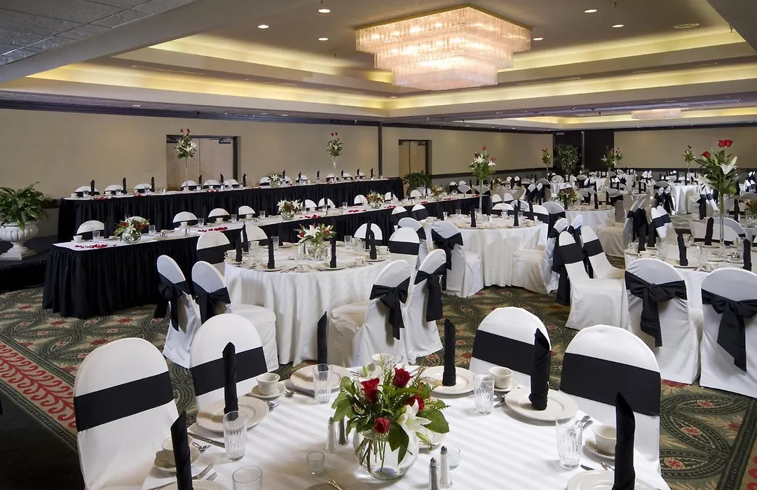 Crowne Plaza Indianapolis-Airport By Ihg-1