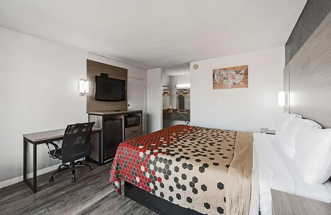 Econo Lodge Inn & Suites Near Bricktown-1