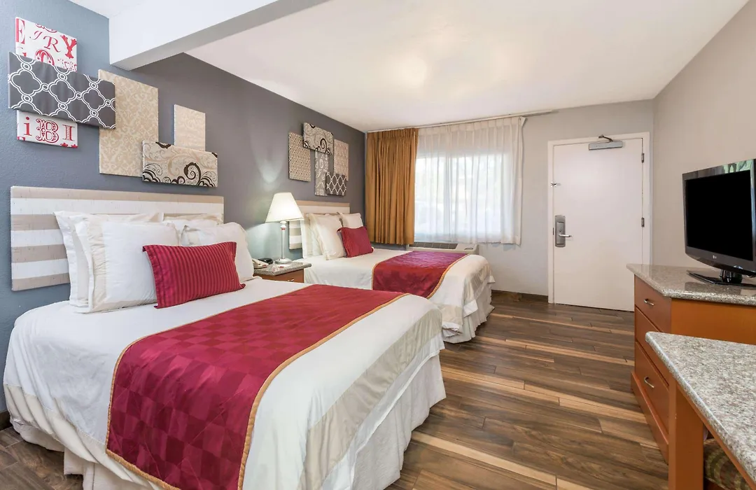 Ramada By Wyndham Near Seaworld / Mission Beach-1