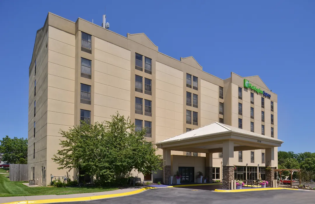 Holiday Inn Express & Suites Central Omaha By Ihg-1