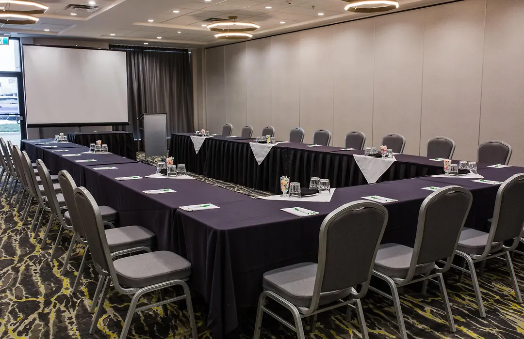 Holiday Inn Hotel & Suites Calgary South - Conference Ctr By Ihg-1