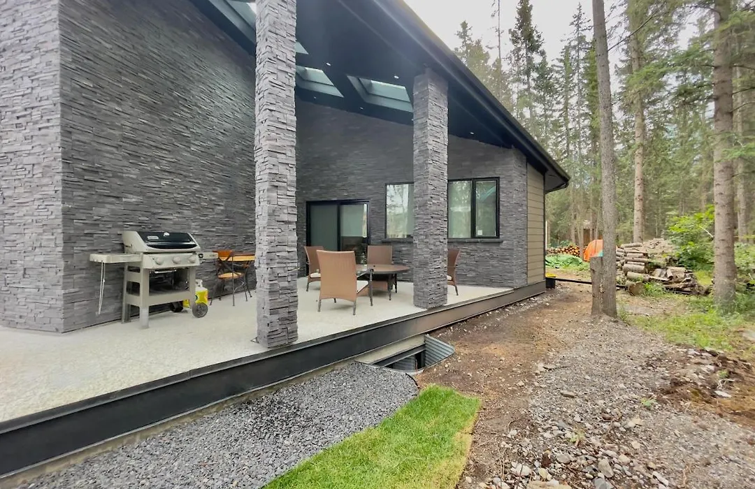 Romantic Luxury Retreat With Private Sauna & Spa, Pet Friendly, Elkside Hideout B&B-1