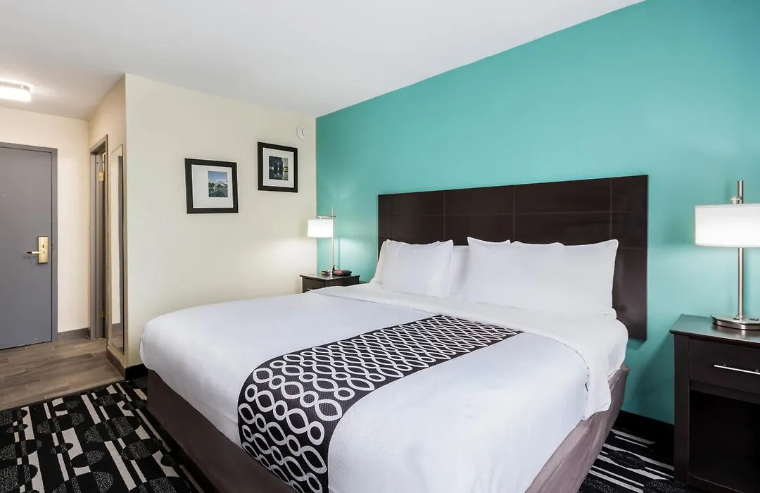 Bricktown Hotel & Extended Stay-1