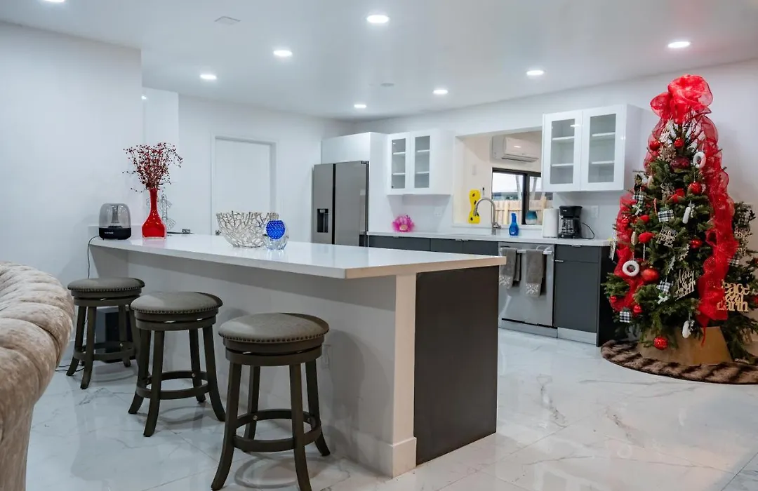 Welcome To 305 Rentals-1