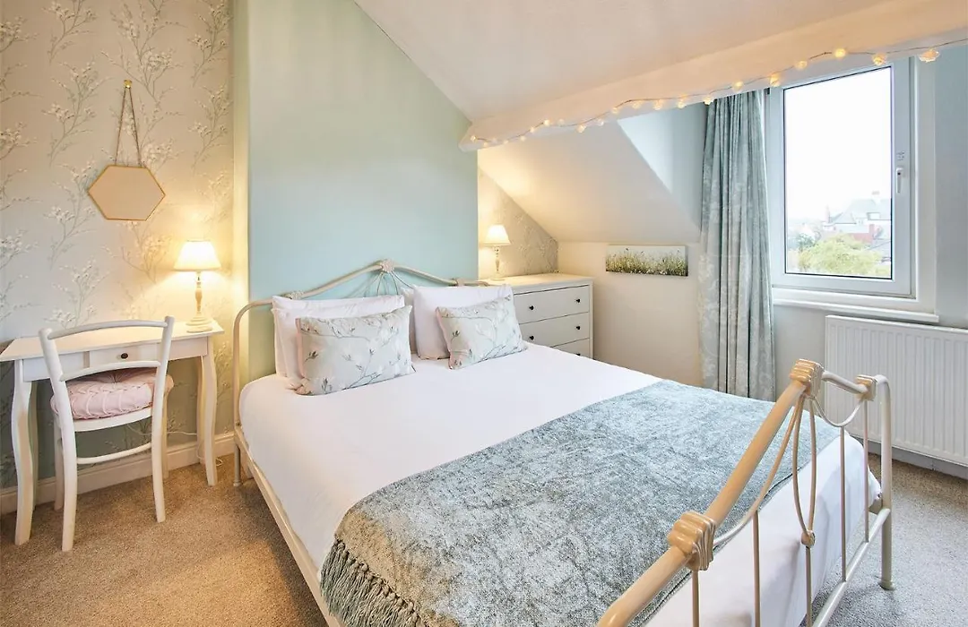 Host & Stay - Allium House-1