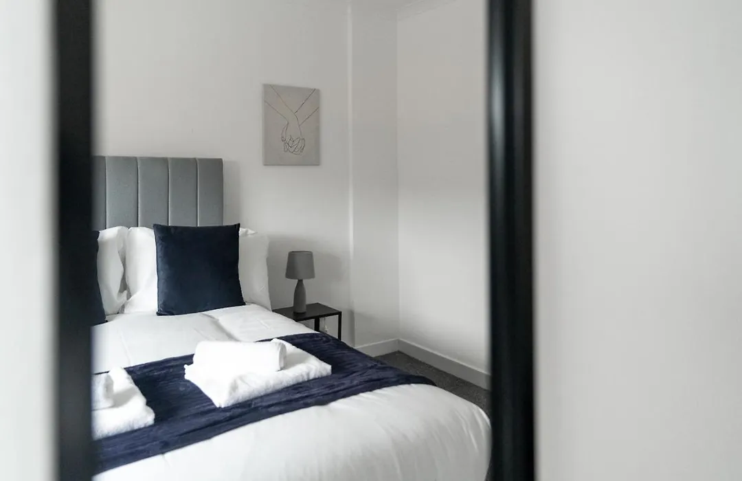 2 Bdr House By Caledonia Luxe Stays Short Lets & Serviced Accommodation Glasgow-1