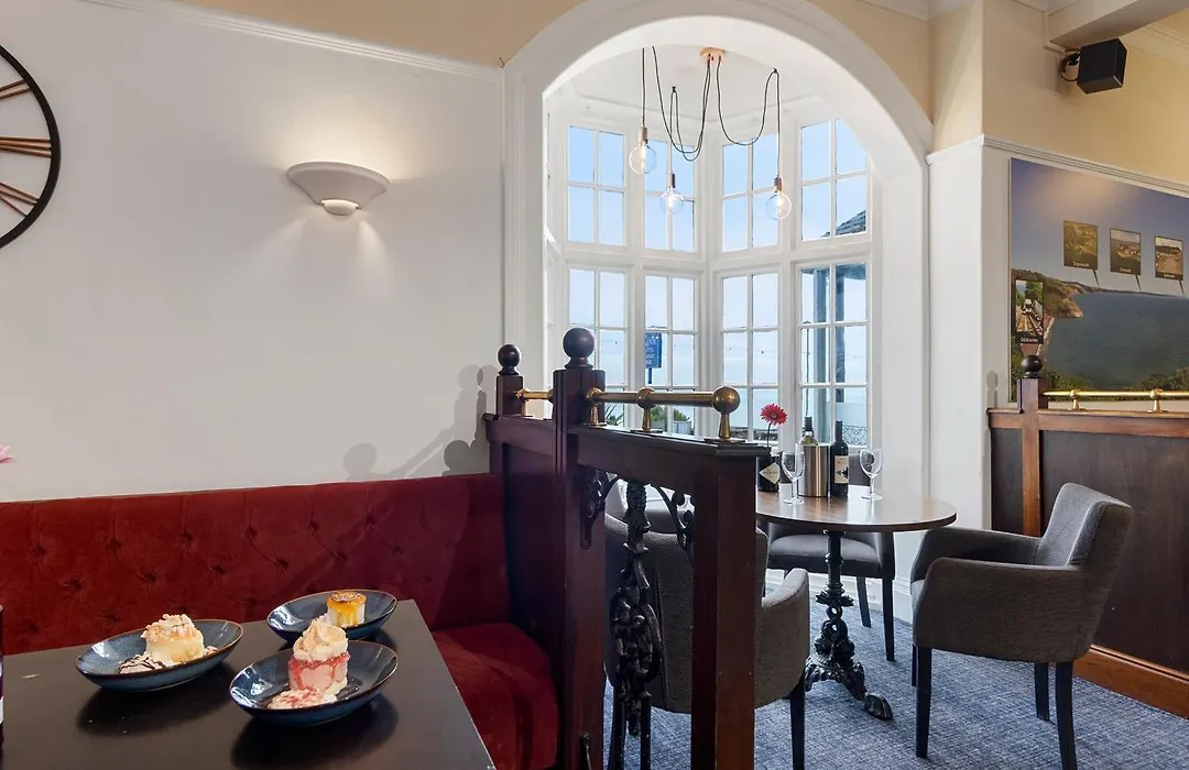 Babbacombe Royal Hotel And Carvery-1