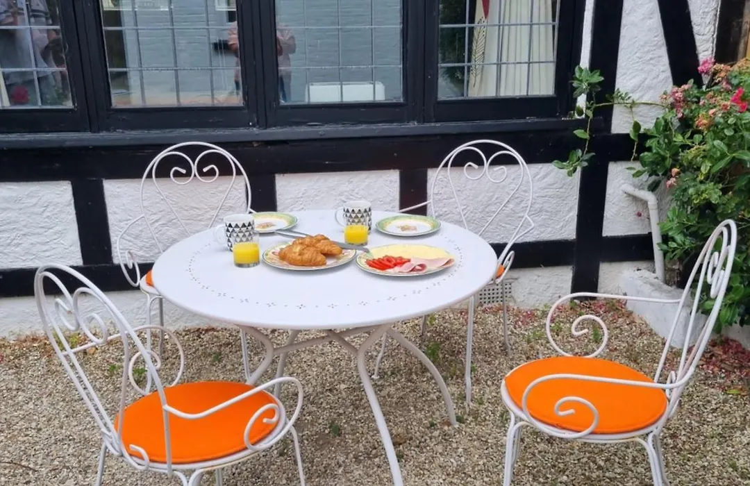 Bournemouth Secluded Cottage 10Mins Walk To Beach-1