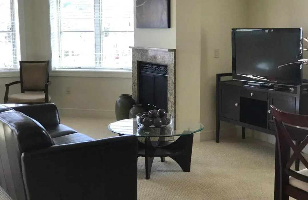Corner Suite At Peninsula Bay Resort Awaits-1
