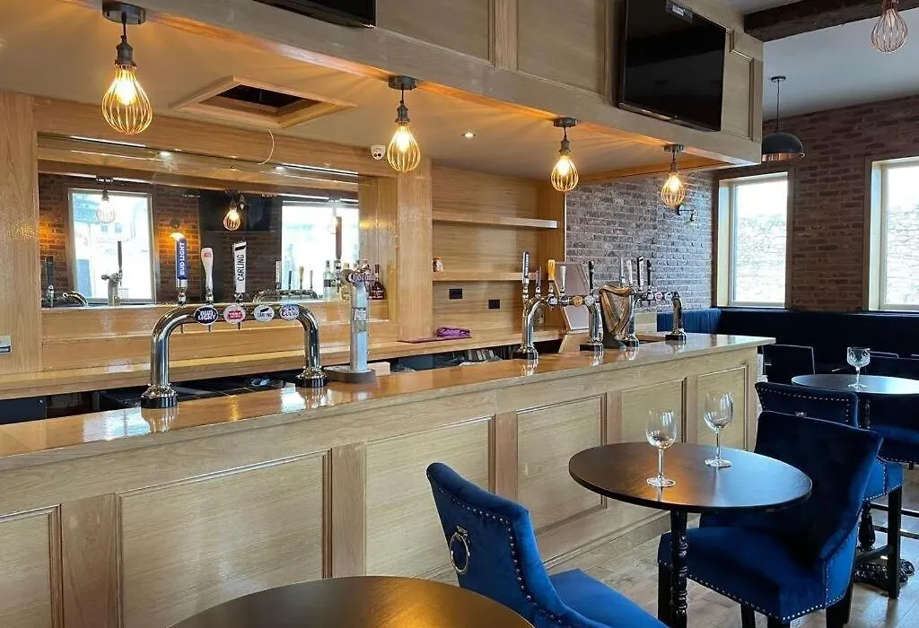 The Royal Crest Hotel & Bar By Oyo-1