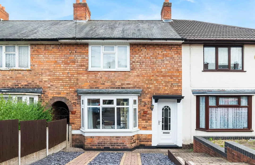 Stylish 3 Bedroom House With Parking 73B - Top Rated - Netflix - Wifi - Smart Tv-1