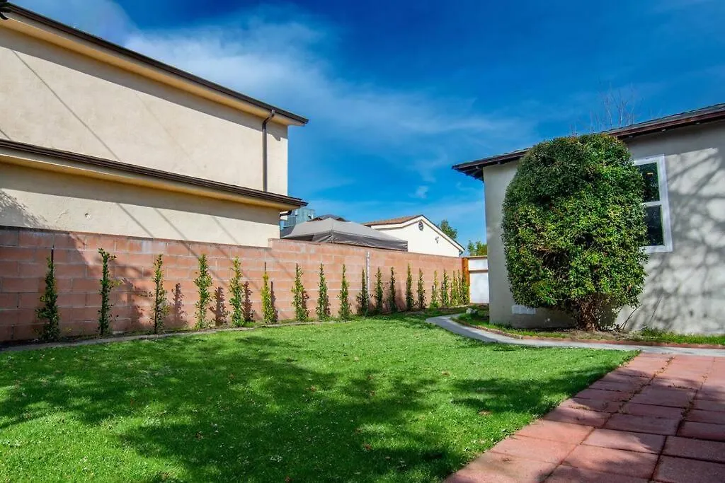 Beautiful 3 Bed 1 Bath Designer Home + Hot Tub-1