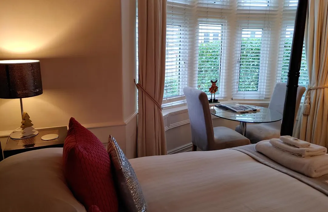The Bath House Boutique B&B - In-Room Breakfast - Free Parking-1