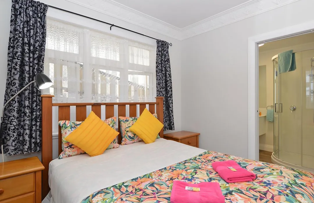 Richmond Guest House-1