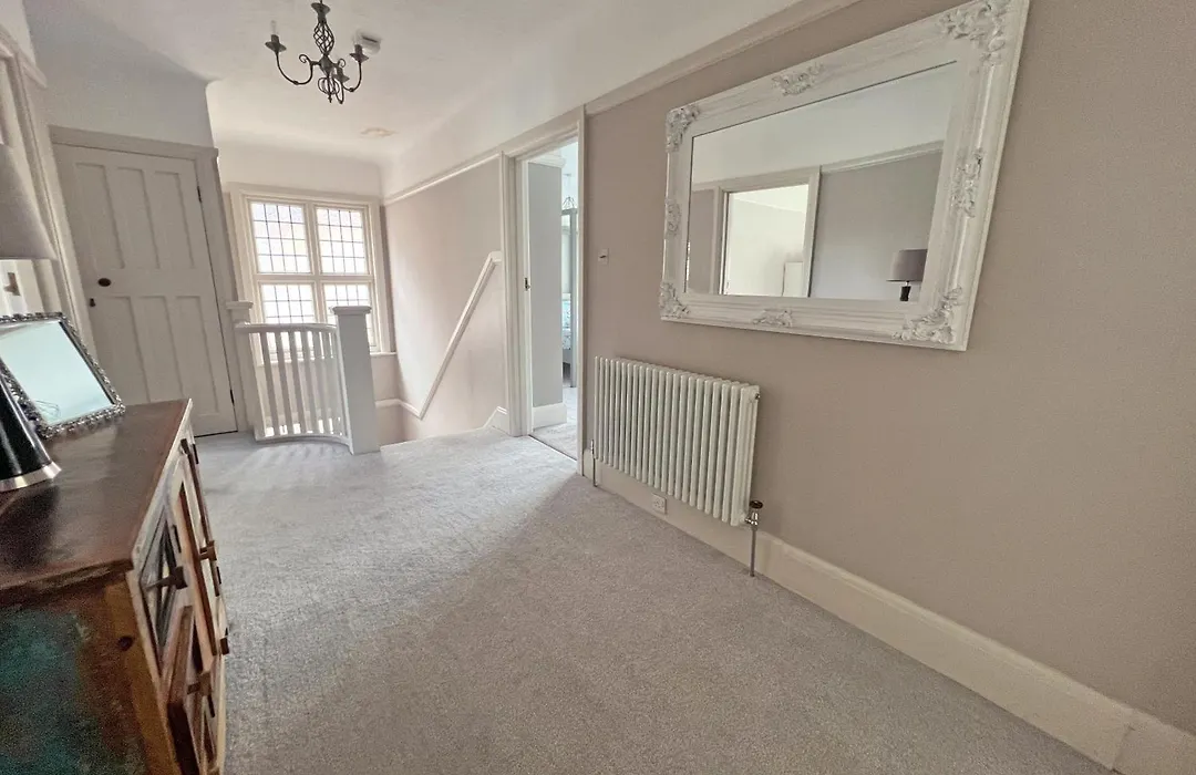 Four Bedroom Family Abode With Hot Tub, Garden And Bbq-1