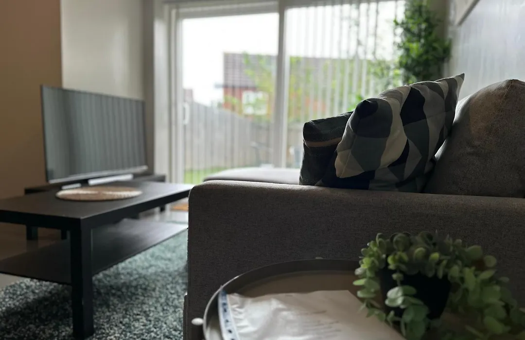 New Stylish House - Sleeps 7 - Free Parking - Contractors Welcome - Wifi-1