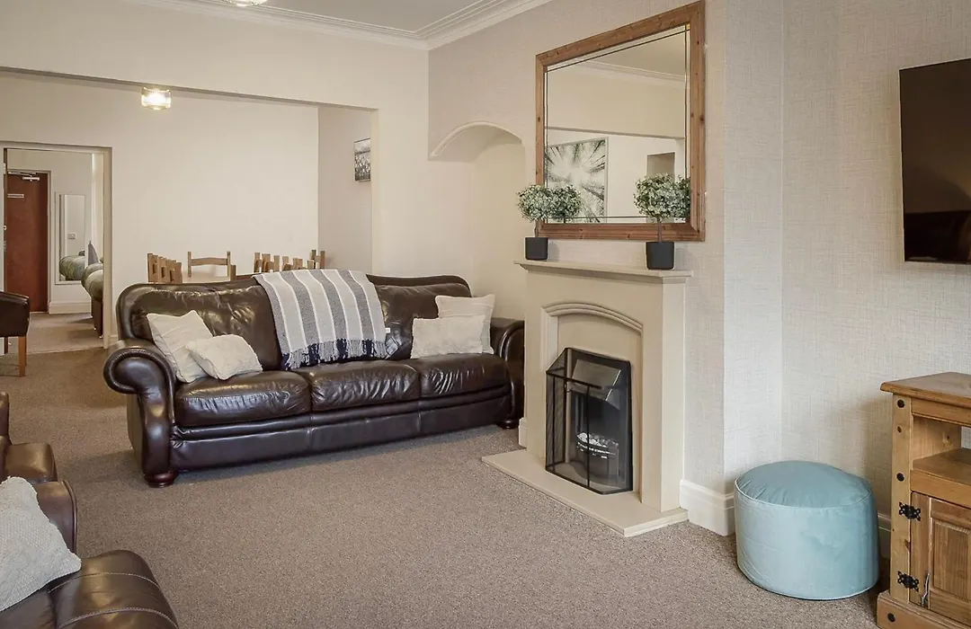 Arnside - Spacious 10-Bedroom Seaside Cottage With Hot Tub-1