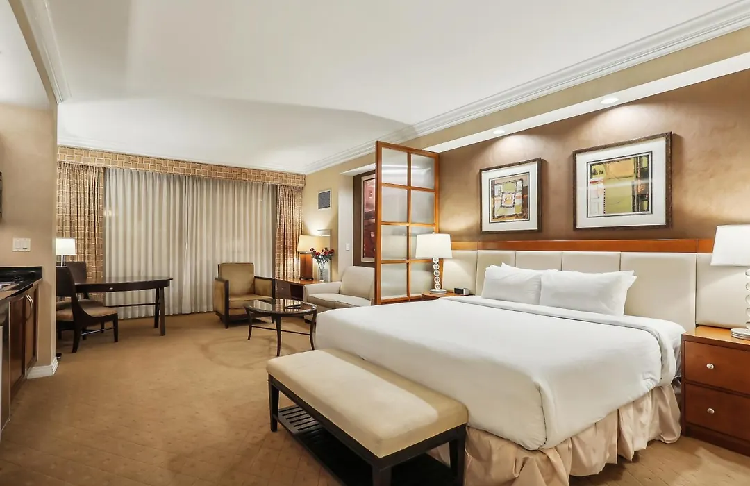 Mgm Signature Deluxe Balcony Strip View Suite-1