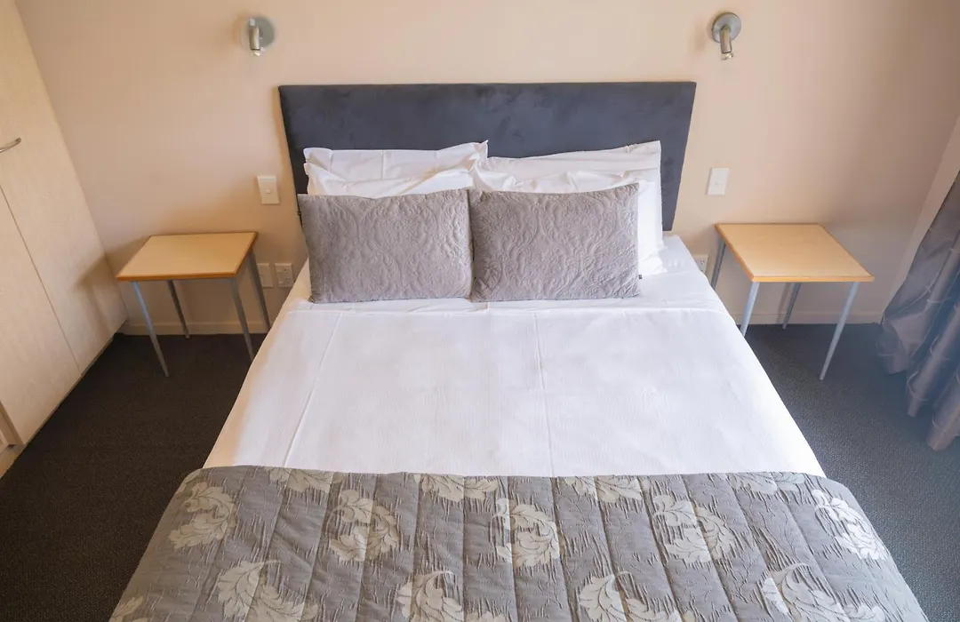Victoria Court Motor Lodge - Spa & Free Parking-1