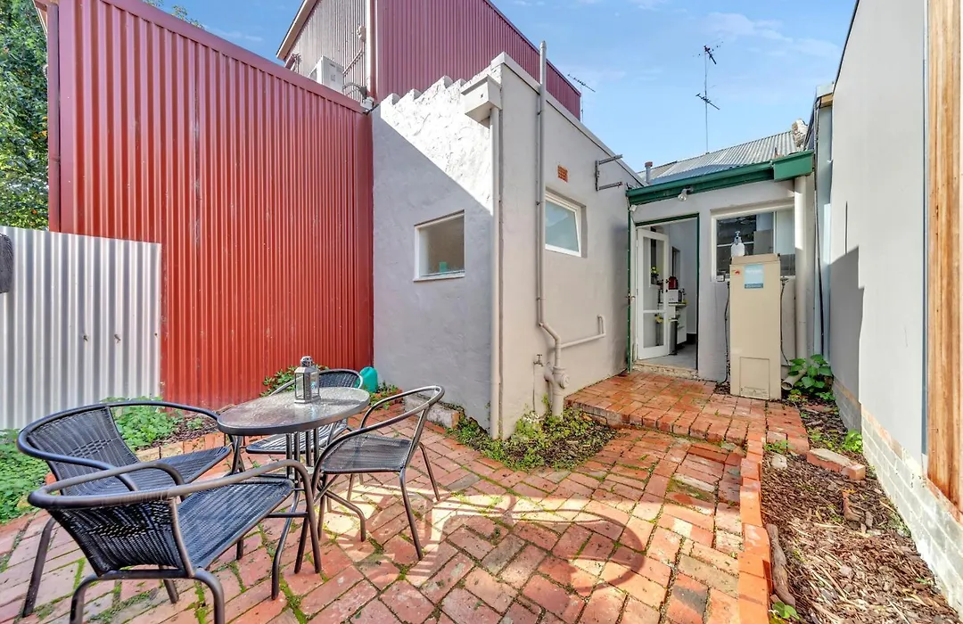Melbourne Guest House With Parking And Courtyard-1