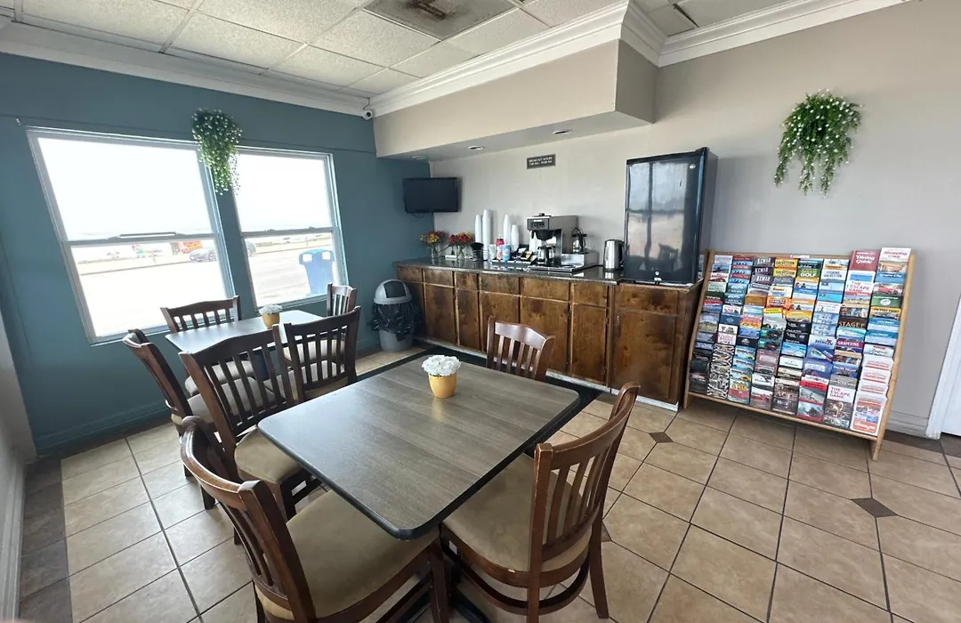 Econo Lodge Galveston Seawall-1