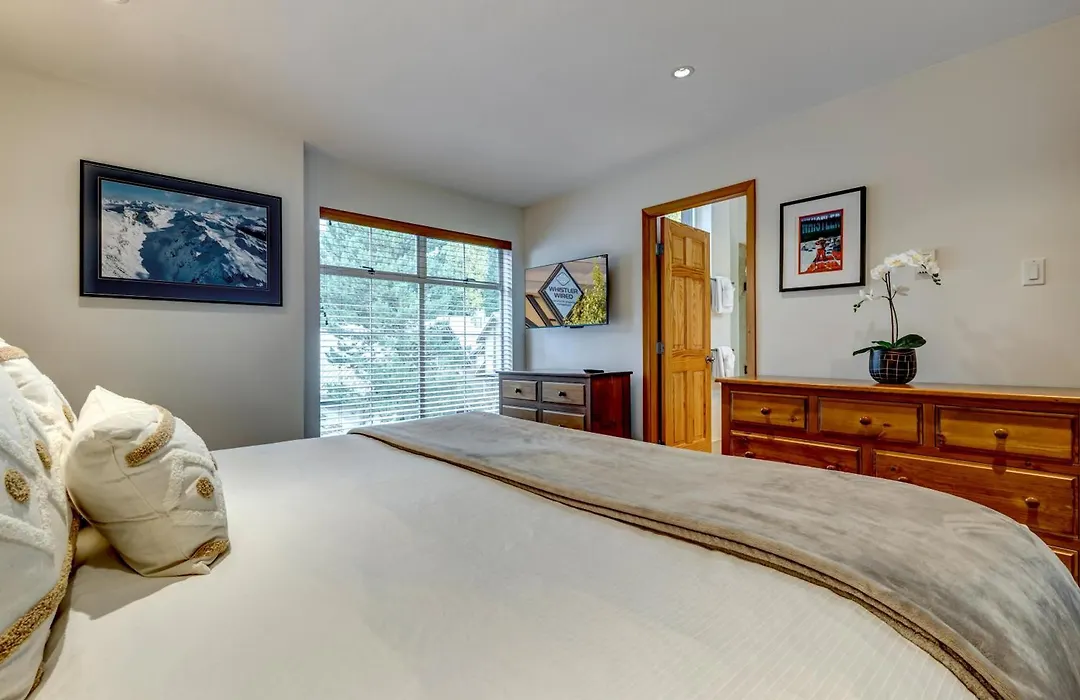Snowy Creek 30 - Ski In Ski Out, Private Hot Tub, Short Walk To Whistler Village-1