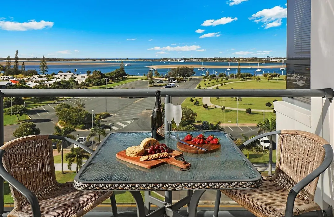 Aqualine Apartments On The Broadwater-1