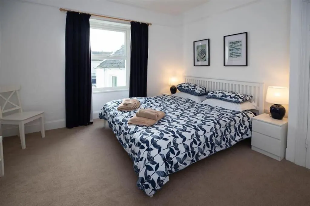 Superbly Located Tenby Cottage-1