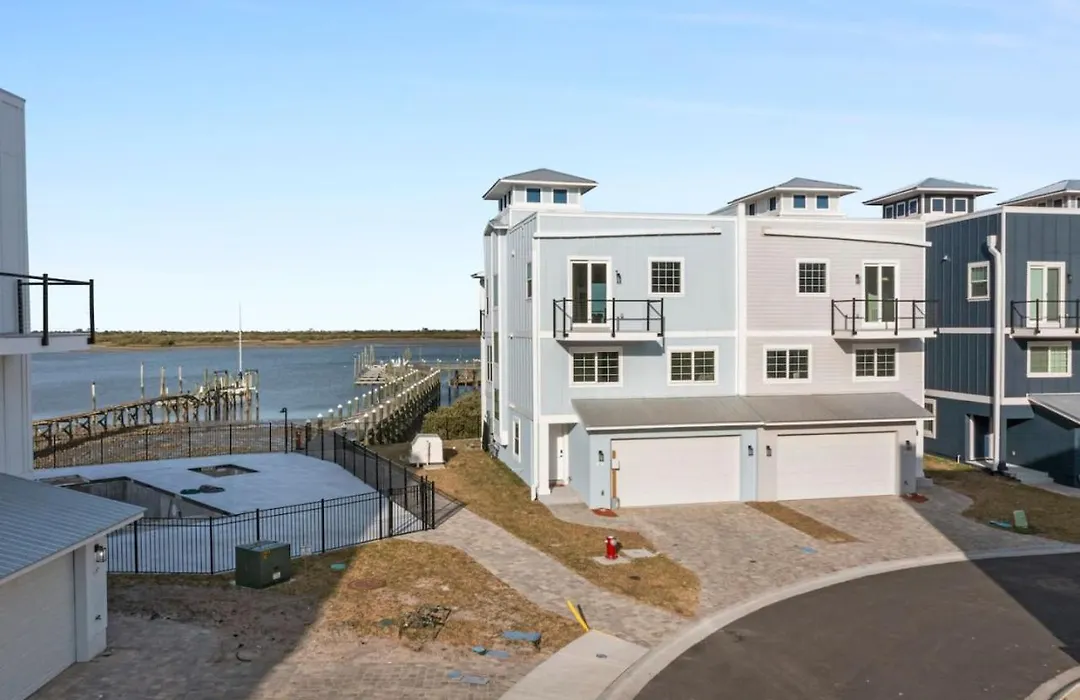 Conch Island-Pool, Beach, Dock-1