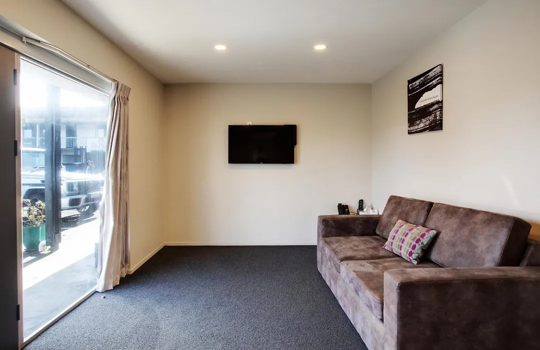 Ellerslie Palms Motel-1