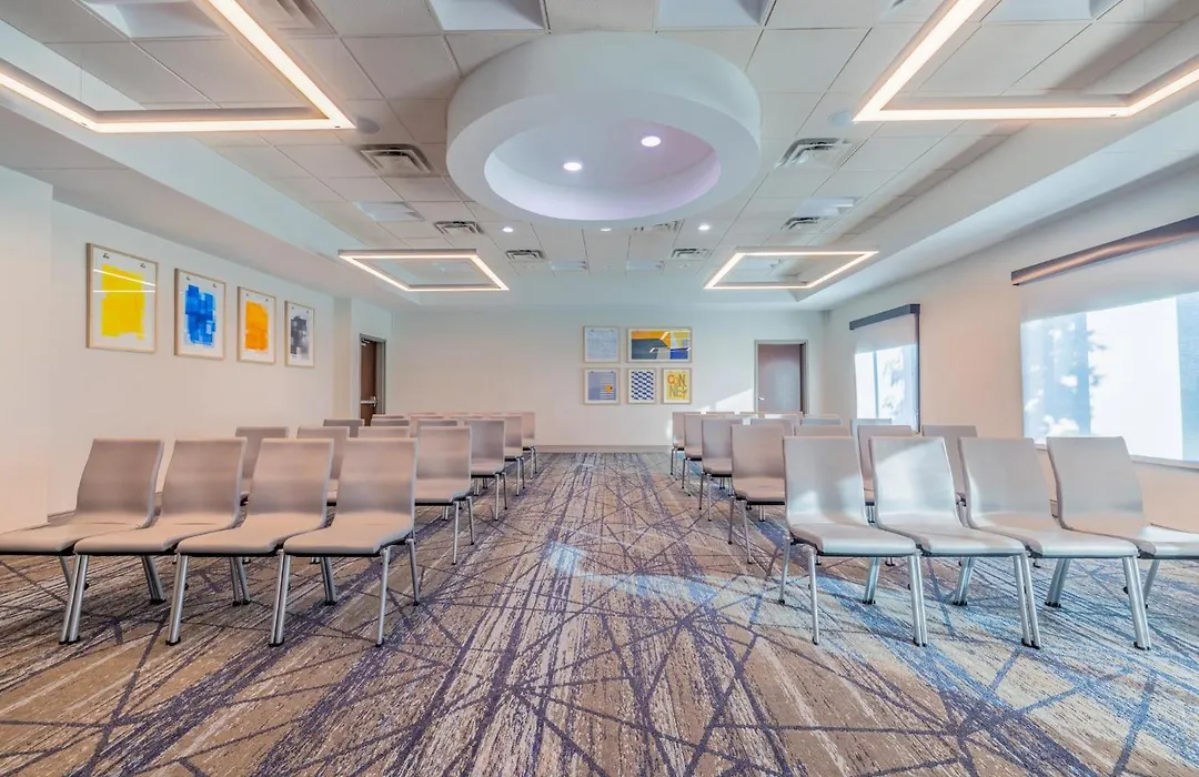 Holiday Inn Express & Suites Kansas City Airport By Ihg-1