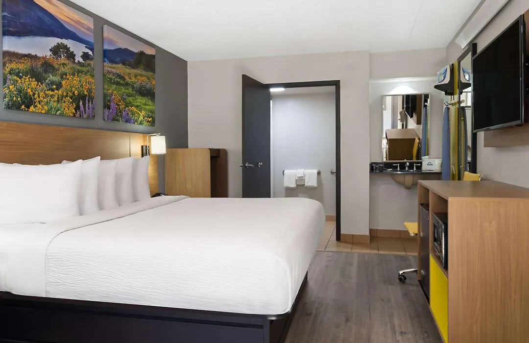 Days Inn By Wyndham Columbus Worthington-1