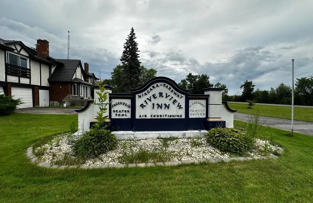 Niagara Parkway Riverview Inn-1
