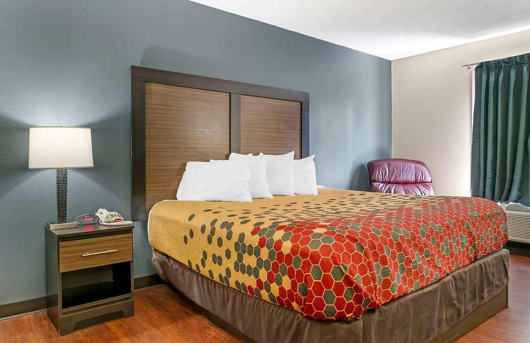 Econo Lodge Traverse City South-1