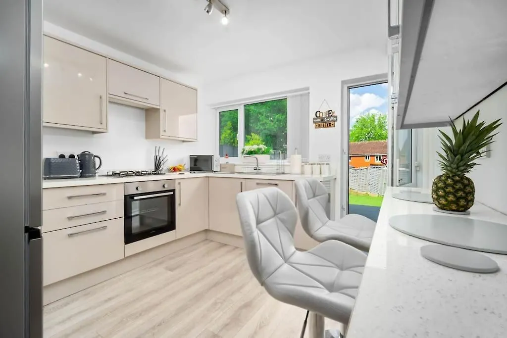 Witton Lodge 3 Bedroom House - Long Stay Offers-1