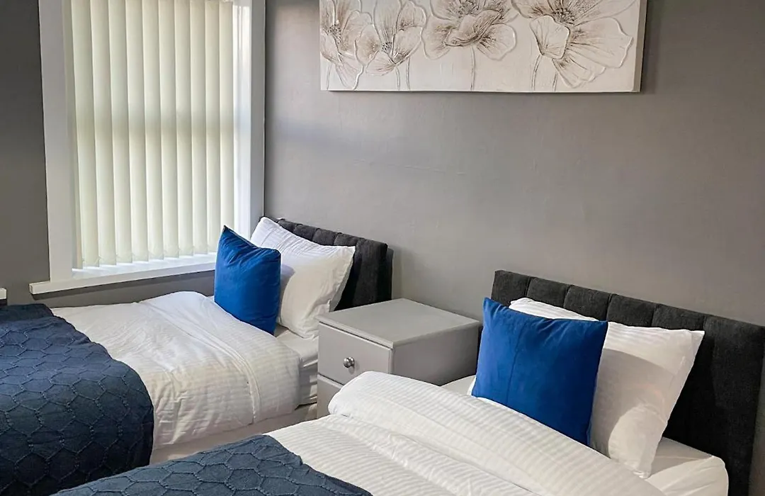 3 Bed House - Free Parking - 10 Minutes To City Centre - Perfect For Families, Contractors And Relocators-1