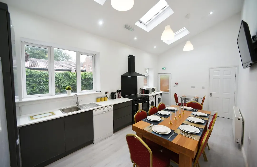 Cozy And Spacious 7-Bed House Liverpool-1