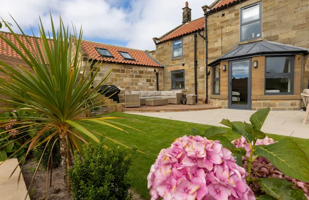 Sandfield House-1