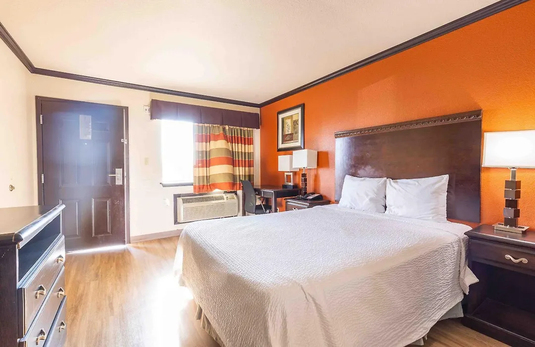 Days Inn By Wyndham Oklahoma City/Moore-1